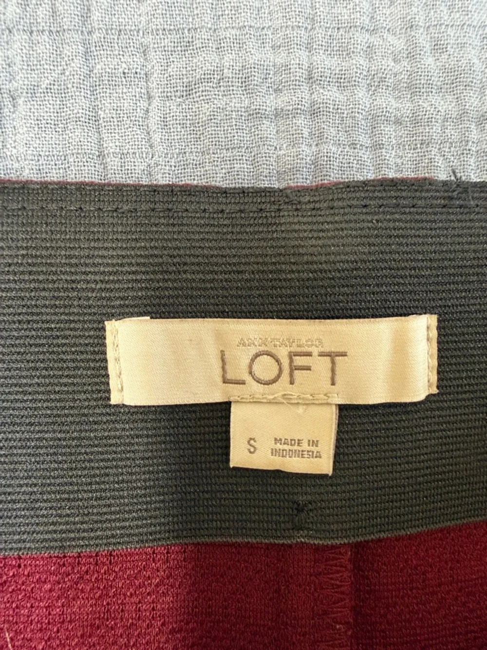Loft Jacquard Knit Pencil Skirt with slit Size Small
